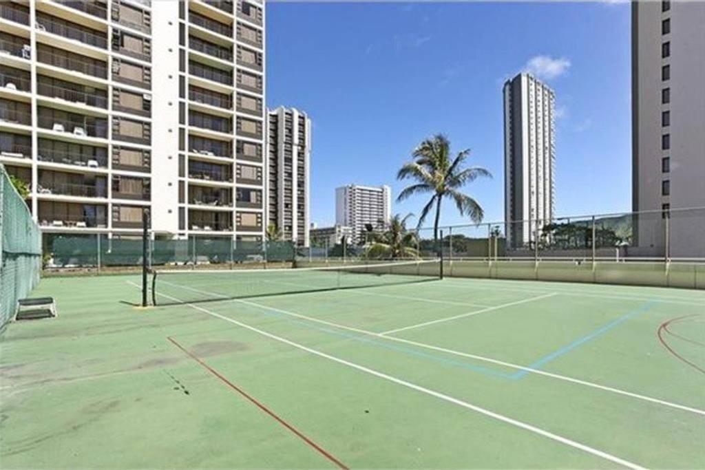Waikiki Banyan 2111A Condo Гонолулу Экстерьер фото