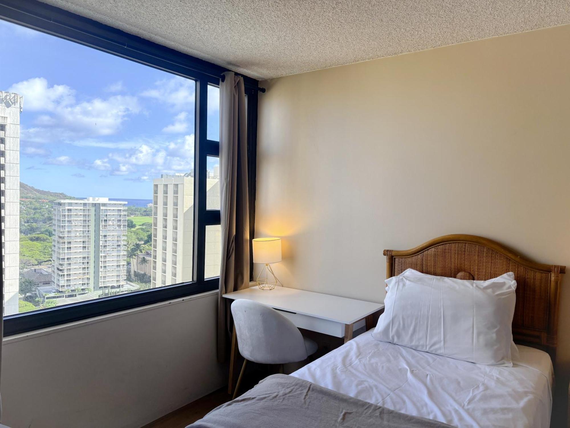 Waikiki Banyan 2111A Condo Гонолулу Экстерьер фото