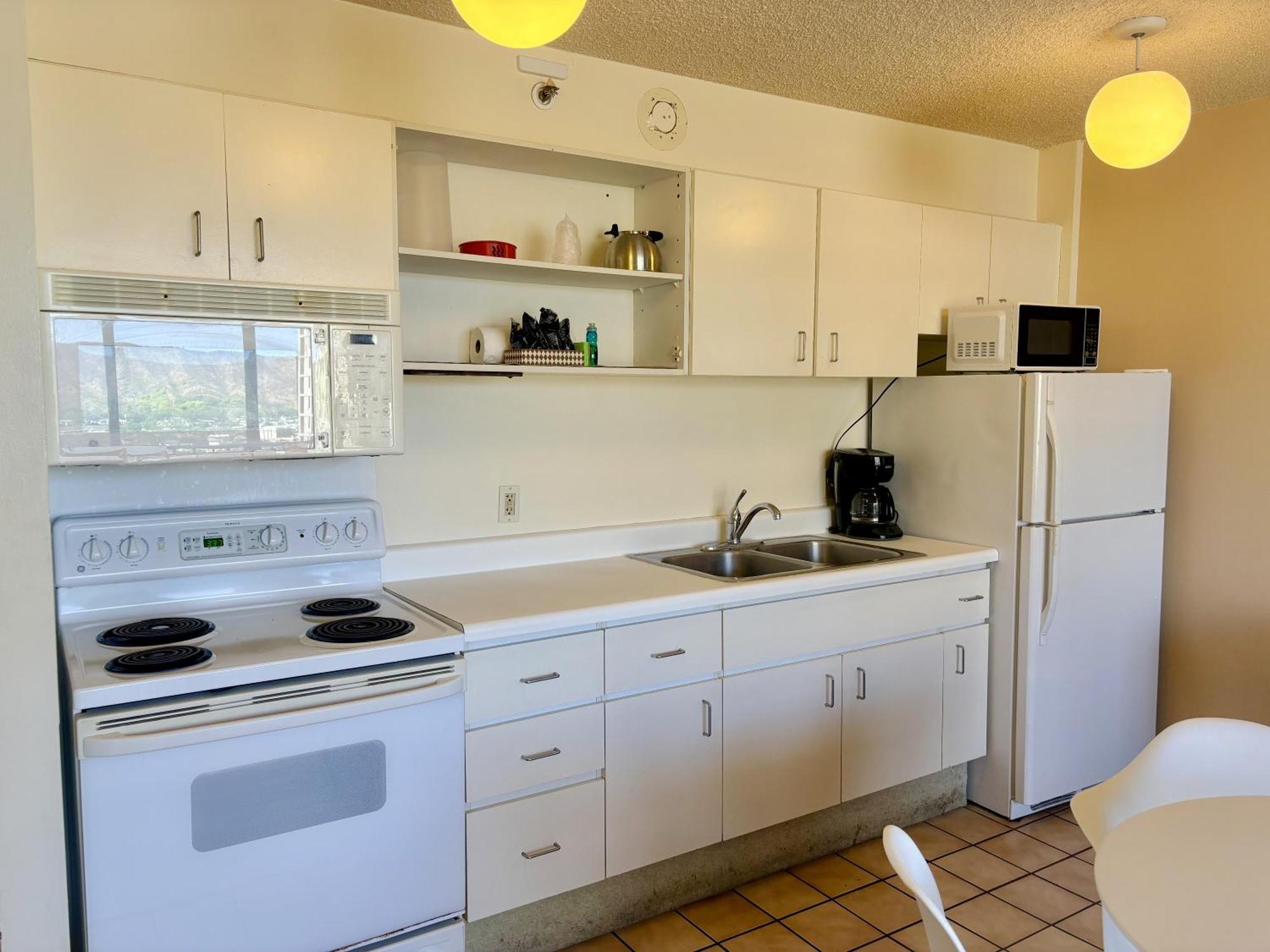 Waikiki Banyan 2111A Condo Гонолулу Экстерьер фото