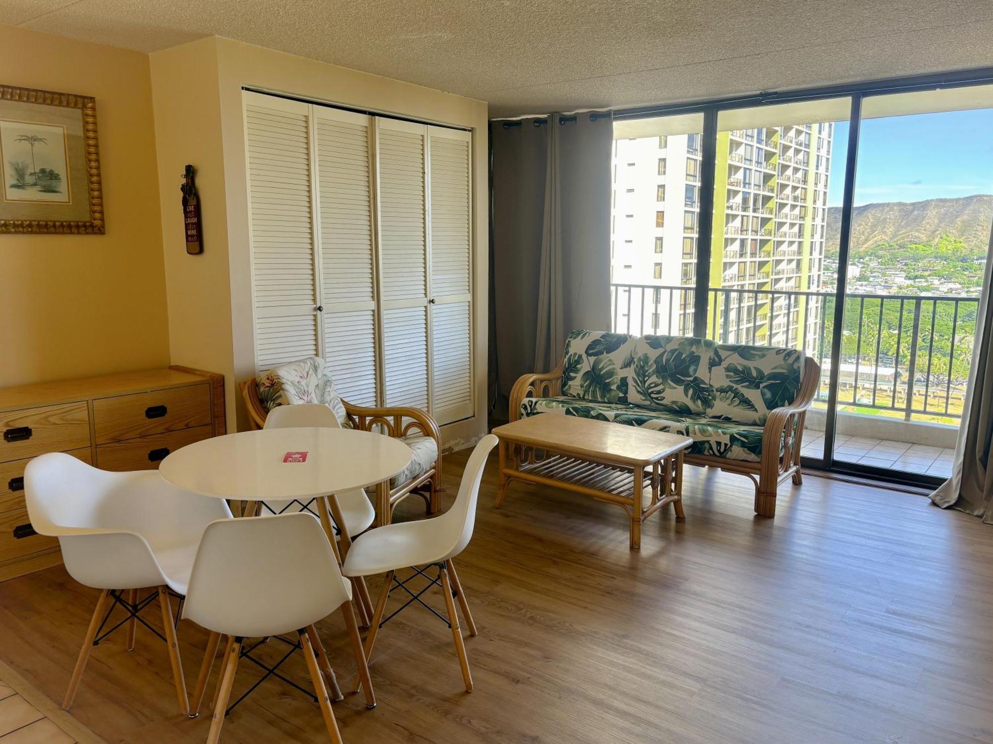 Waikiki Banyan 2111A Condo Гонолулу Экстерьер фото