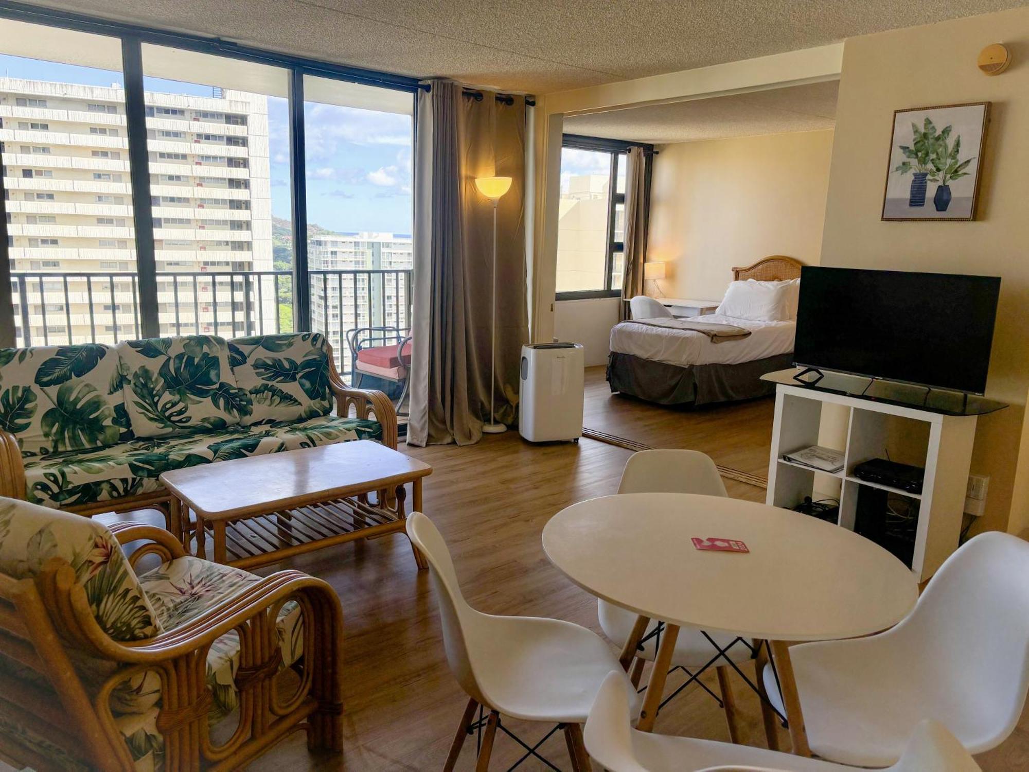 Waikiki Banyan 2111A Condo Гонолулу Экстерьер фото